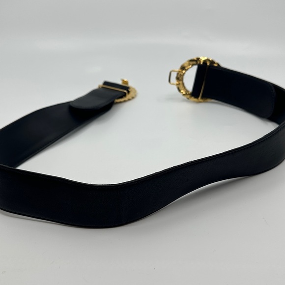 Elegant Raine Cici Twisted Clasp Black Leather Adjustable Belt - Picture 5 of 10